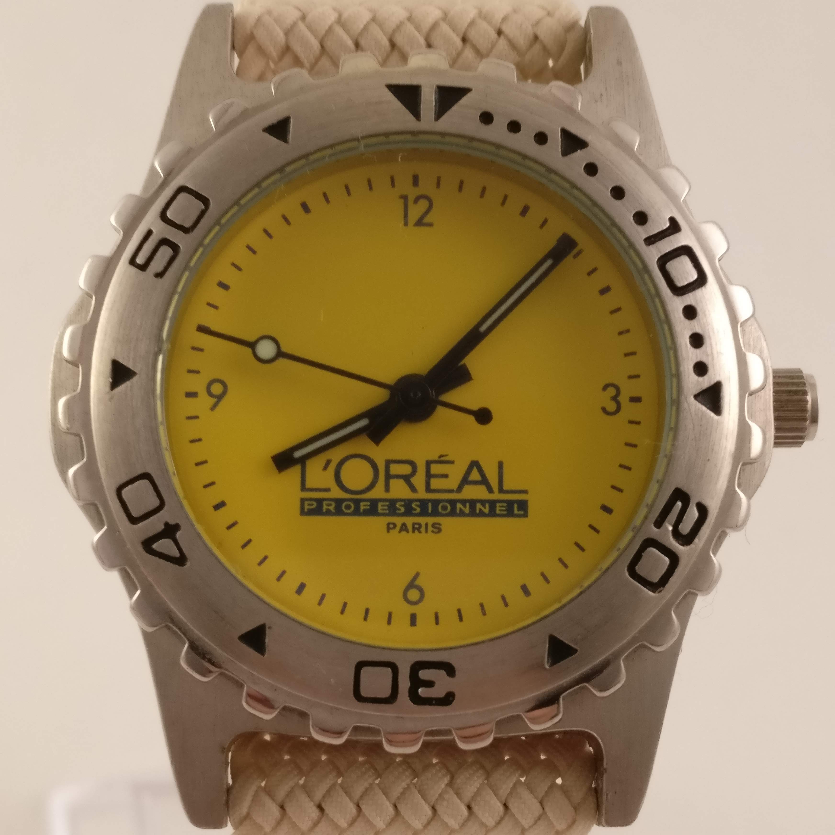 L'Oréal Dames Horloge, Voorkant