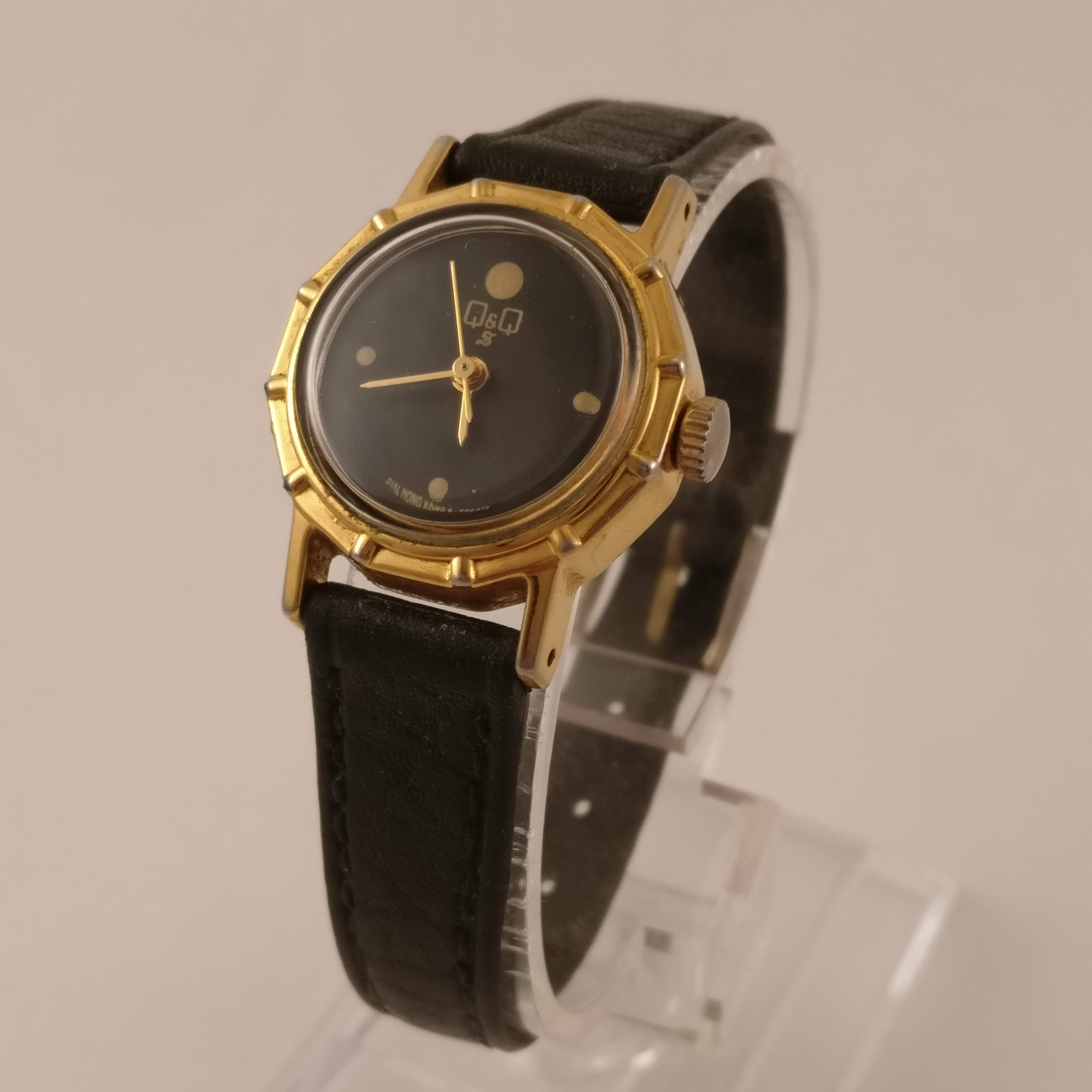 Q&Q Vintage Dames Horloge, Zwart,  Rechterkant