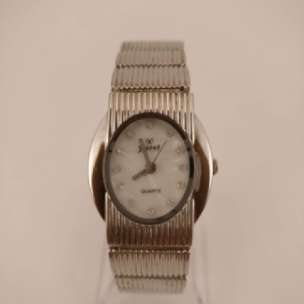 Secret Dames Horloge, Voorkant