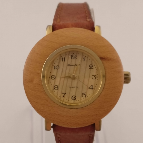 Houten Dames Horloge, Voorkant