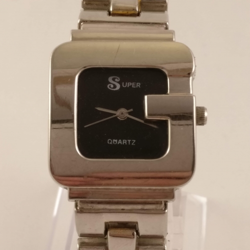 Super Dames Horloge, Voorkant