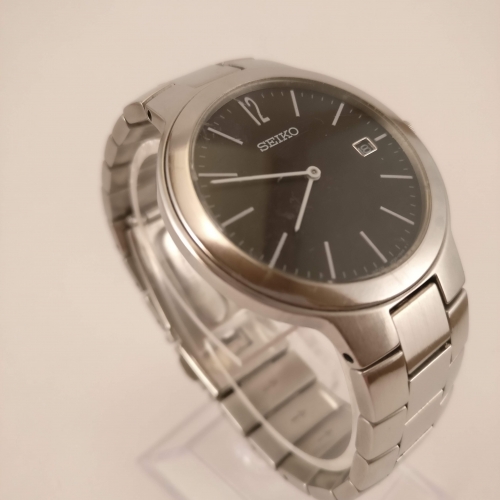 Seiko Horloge, Linkerkant