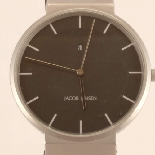 Jacob Jensen Heren Horloge, Voorkant