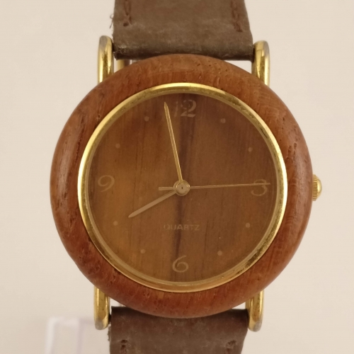 Houten Dames Horloge, Voorkant