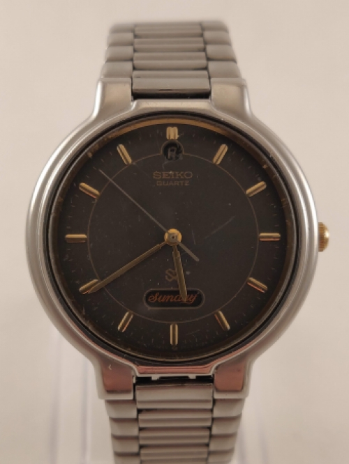 SEIKO 5Y23-6030 Quatrz Horloge, met Volledige Dagaanduiding